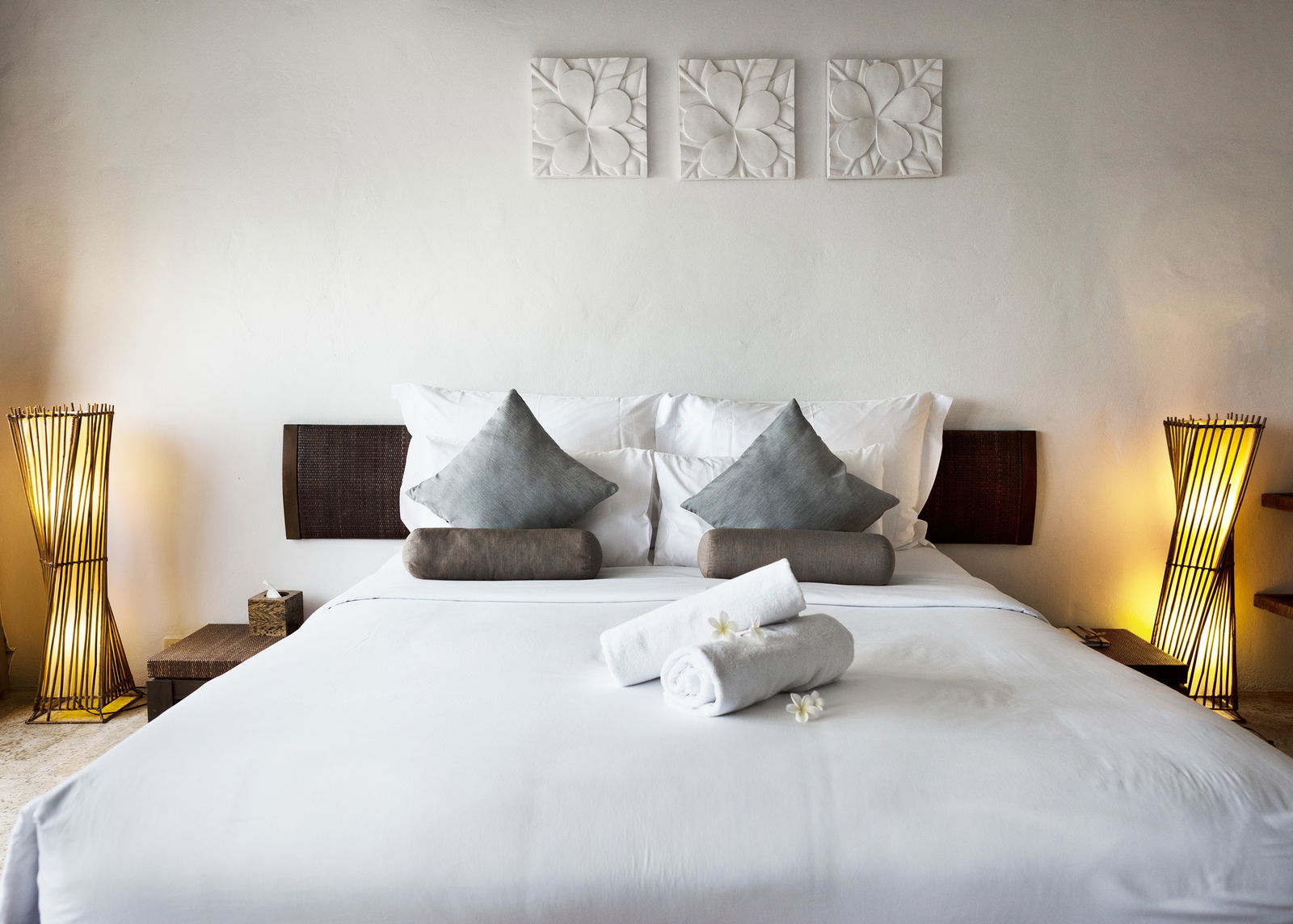 Come and discover our region, with its mountains, lakes and spotlights... Those accommodations are strategically located for quick access to lakes and resorts!