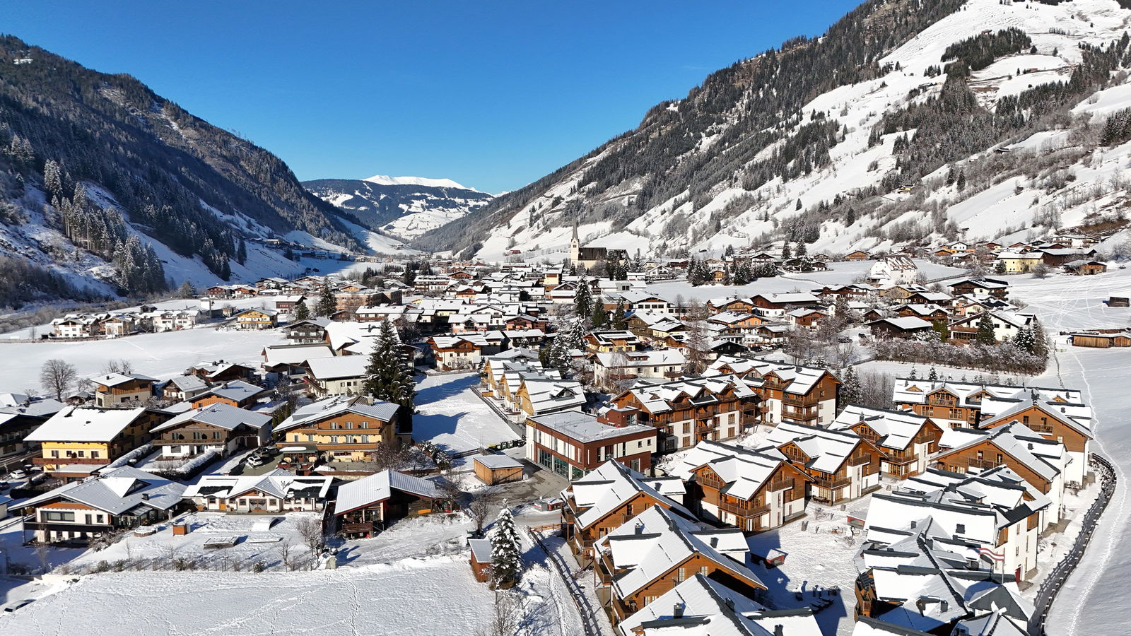 Vacation in a tradtional mountain village close to the Gondoals and Village centre